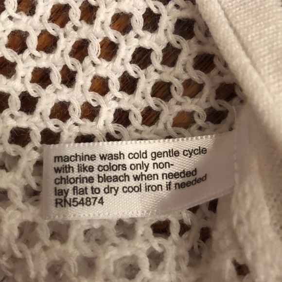 NWT! Outback Red white sleeveless sweater - Picture 5 of 7